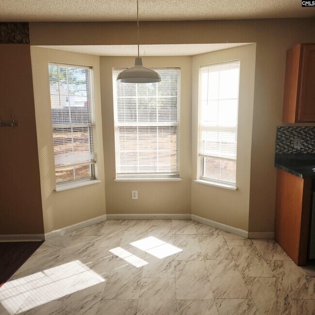 Building Photo - 19 Barnley Ct