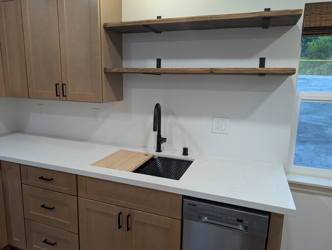 Building Photo - 16766 Blodgett Rd