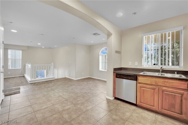 Building Photo - 4753 N Priory Gardens St