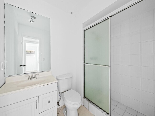 Building Photo - 1 Jacaranda Country Club Dr