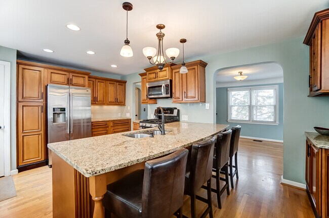 Building Photo - 3635 Tarpis Ave