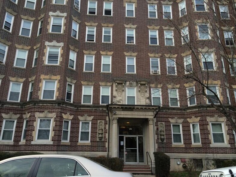 Building Photo - 131 Park Dr