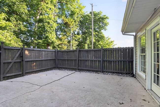 Building Photo - 1819 Sabrina Ct