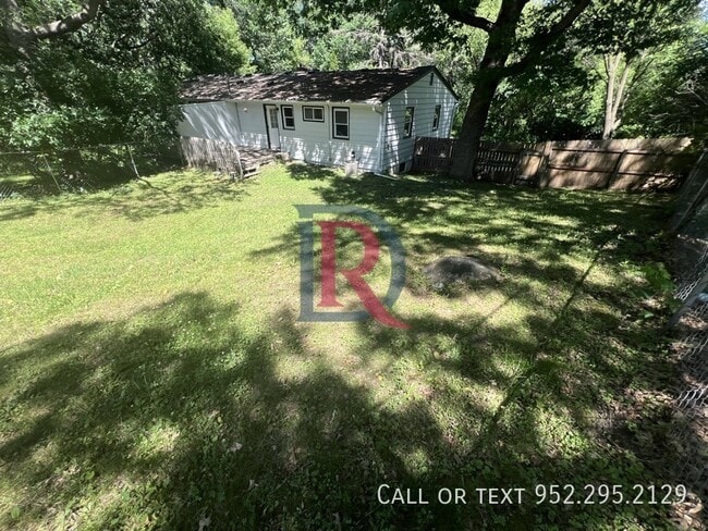 Building Photo - 13702 Country Ln