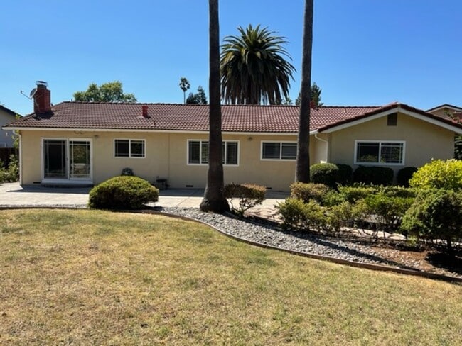 Building Photo - Wonderful 4 bedroom, single level home in ...