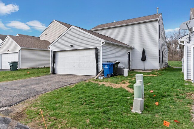 Building Photo - 2641 River Look Dr