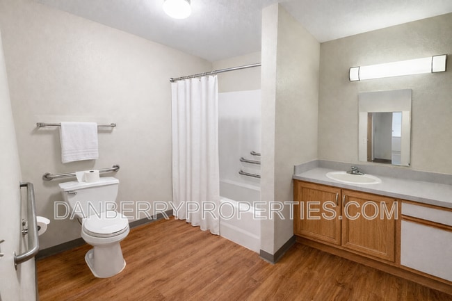 Building Photo - 1728 W Market St