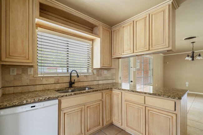 Building Photo - 214 W Strickland St