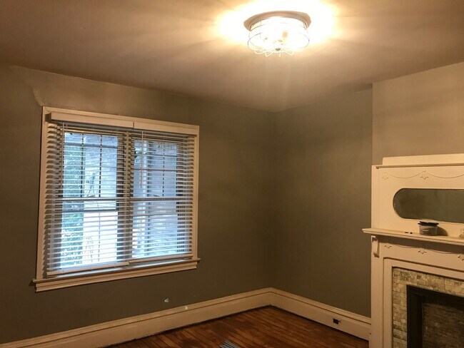 Building Photo - 825 S Braddock Ave