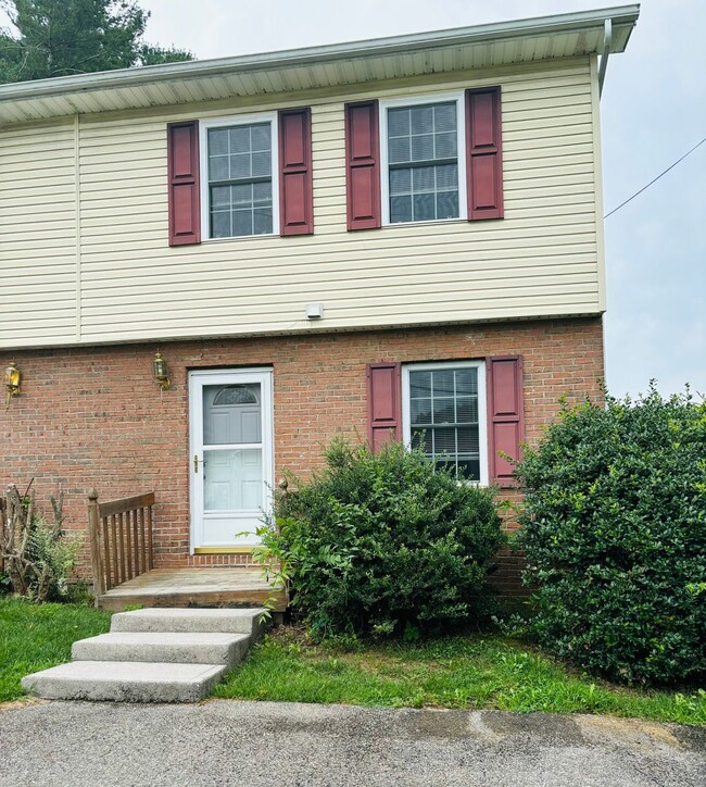 Building Photo - 409A Miller St SE