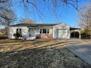 Building Photo - HUGE SHOP!  Updated 3 bedroom home in great location close to Mercy