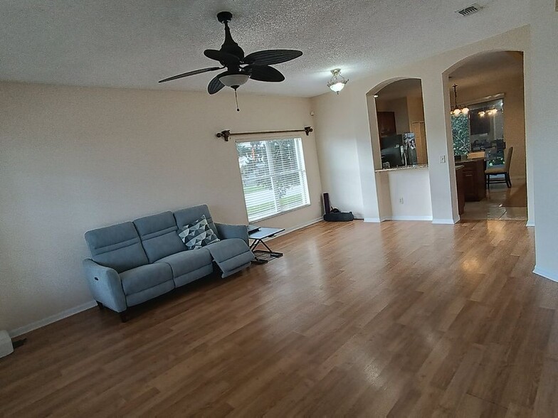 Building Photo - 4104 Pacifica Dr