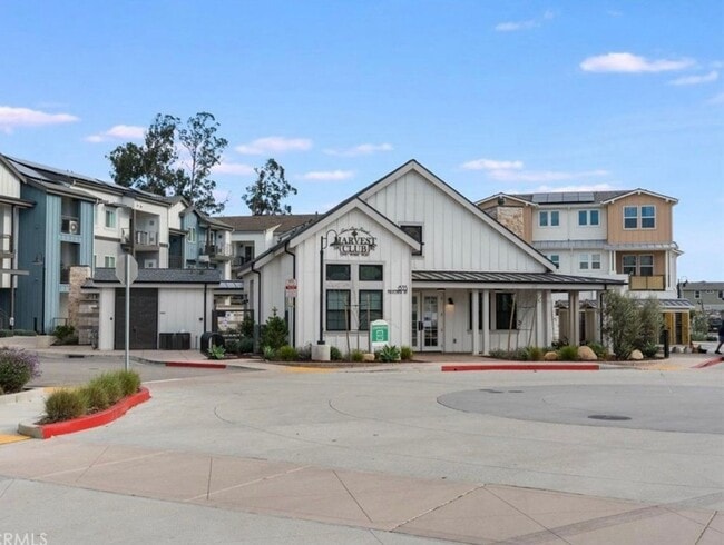 Building Photo - 2 Bedroom 2 Full Bath Condo with Stunning Views and Energy Savings