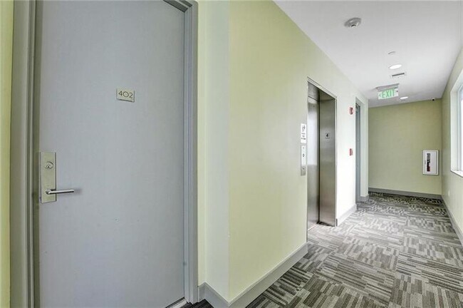 Building Photo - 110 SE 2nd St