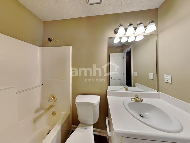 Building Photo - 620 Claredon Ct