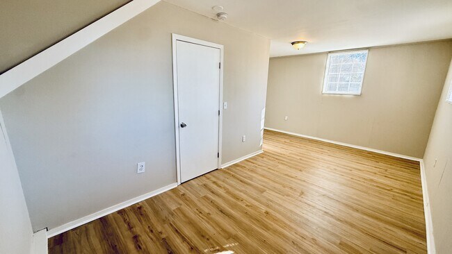 Building Photo - 2004 Chambers Dr NE