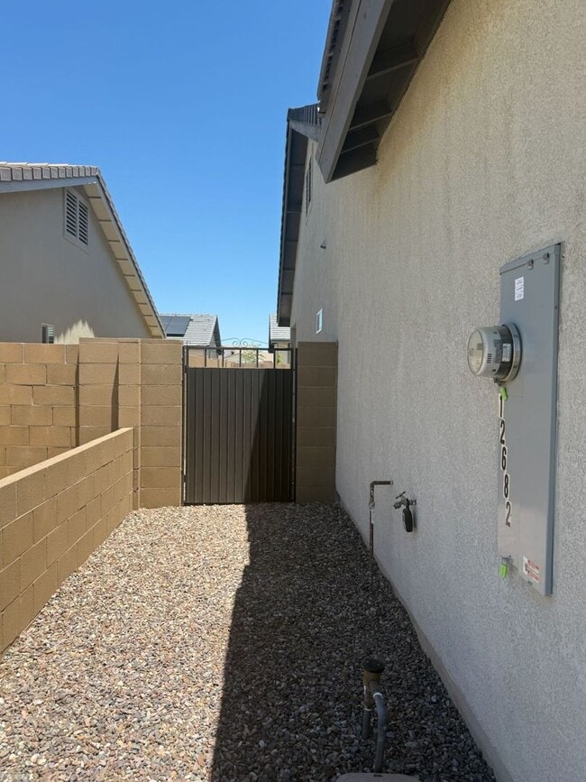 Building Photo - EL RANCHO ENCANTADO