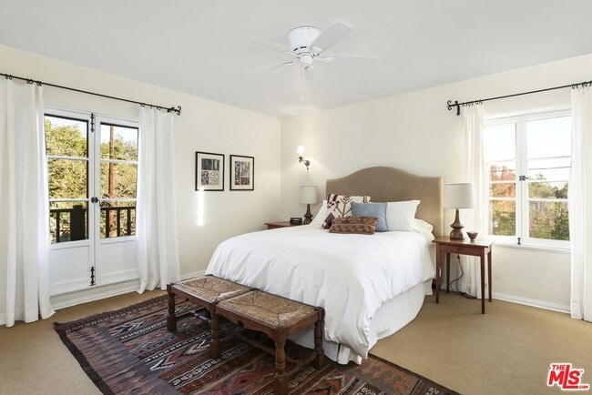 Building Photo - 2071 Escarpa Dr