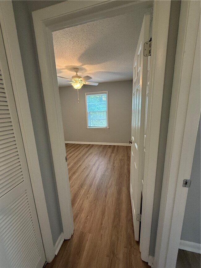 Building Photo - 112 Lynwood Dr