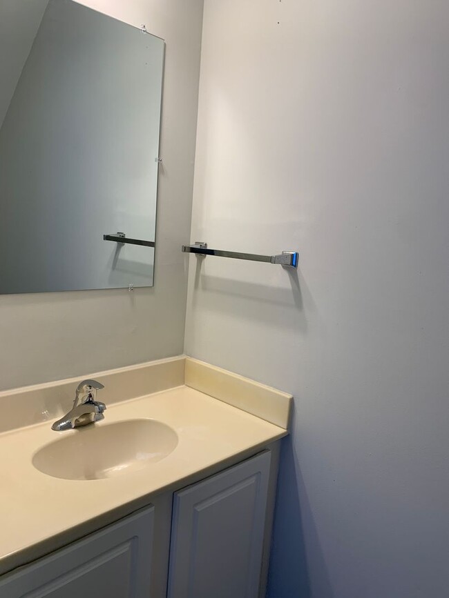 Building Photo - 1 Bedroom 1.5 Bathroom Townhome in Myrtle ...