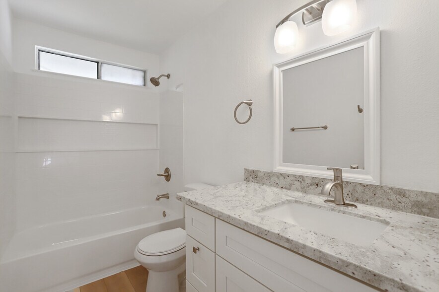 Upgraded Full Bath - 1305 Sylvan Meadows Dr