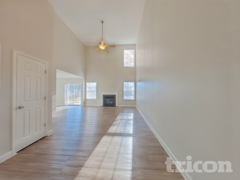 Building Photo - 9245 Simonton Dr