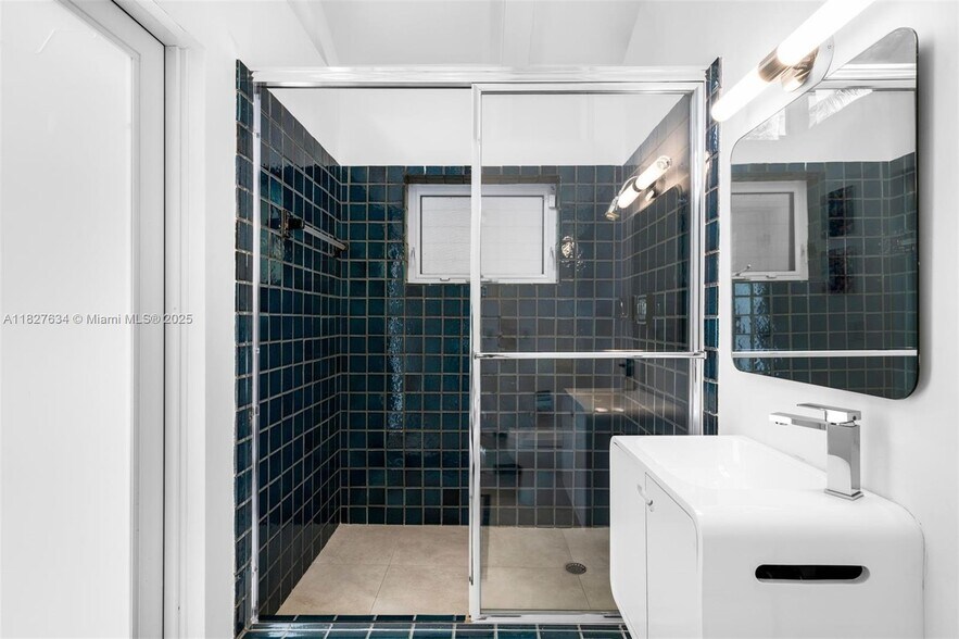 Building Photo - 9000 Arvida Dr