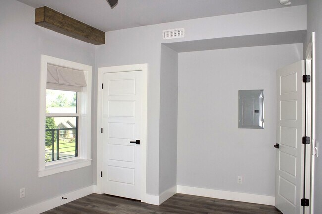 Building Photo - Modern 1-Bedroom Oasis in Bentonville with...