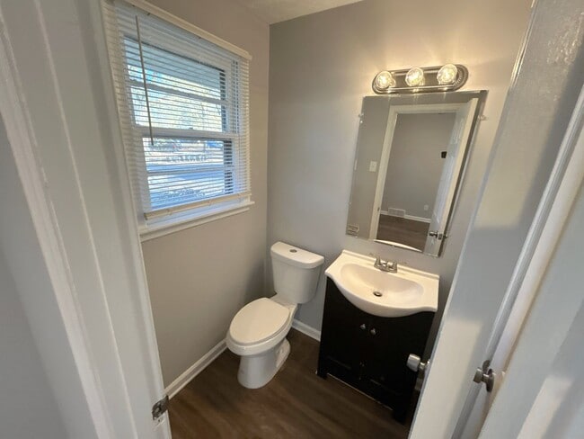 Building Photo - 1741 Hood St