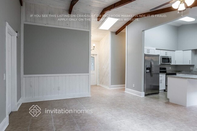 Building Photo - 9721 Carousel Cir N