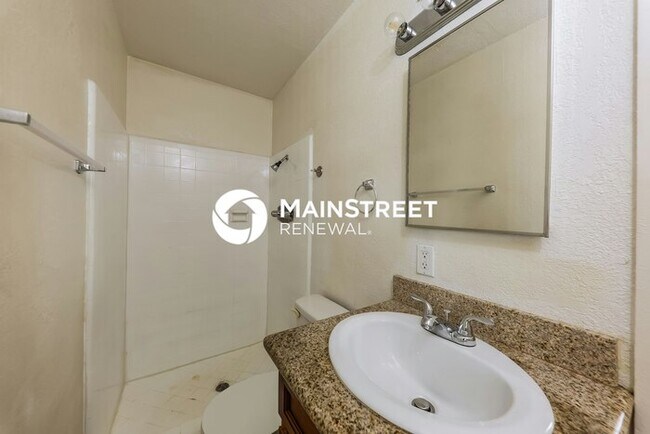 Building Photo - 3 Bedroom Pet-Friendly Home in Phoenix, AZ with Main Street Renewal