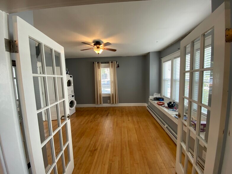 Another bedroom shot - 2 1/2 Courtland St