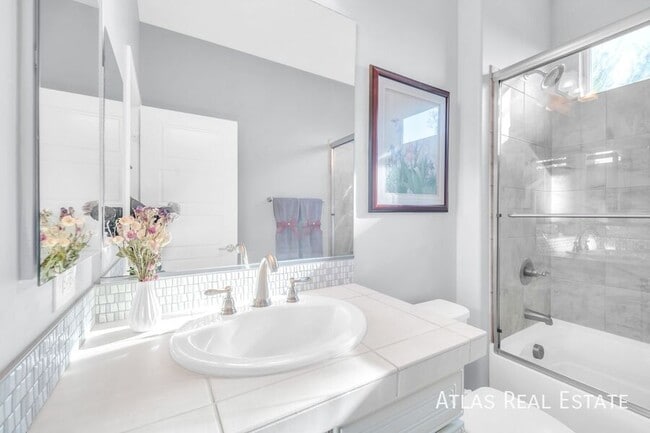 Building Photo - 16961 W Holly St