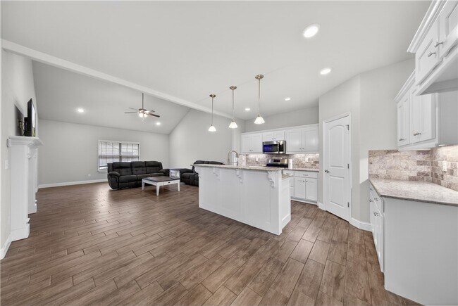 Building Photo - 584 Quartz Wy