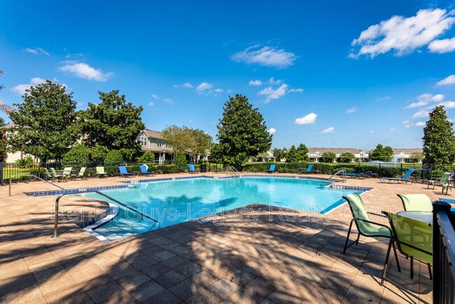 Building Photo - 6986 Roundleaf Dr