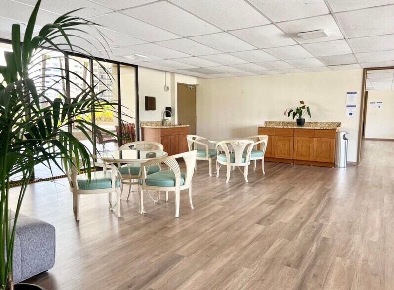 Building Photo - 411 Hobron Ln