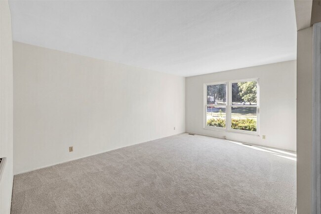 Building Photo - 1109 Brittany Pkwy