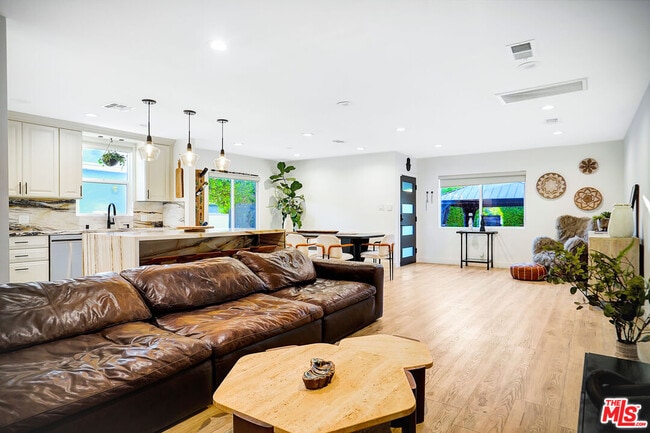 Building Photo - 5630 Gentry Ave