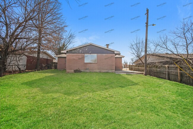 Building Photo - 333 W Michael Dr