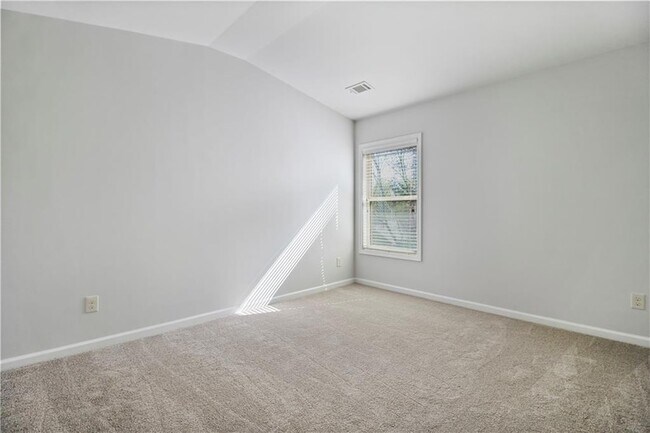 Building Photo - 5090 Breezewood Cir