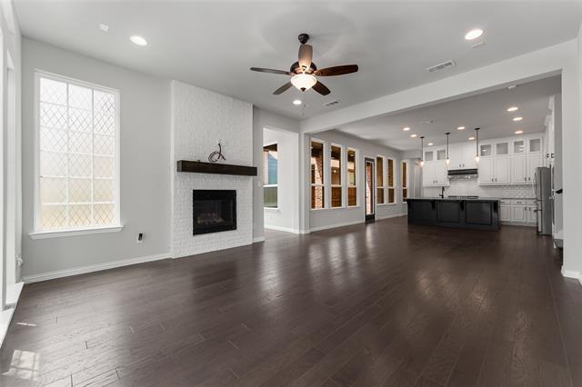 Building Photo - 1565 Amesbury Way