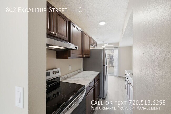 Building Photo - 802 Excalibur St