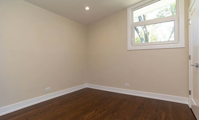 Building Photo - 440 Sheryl Ln