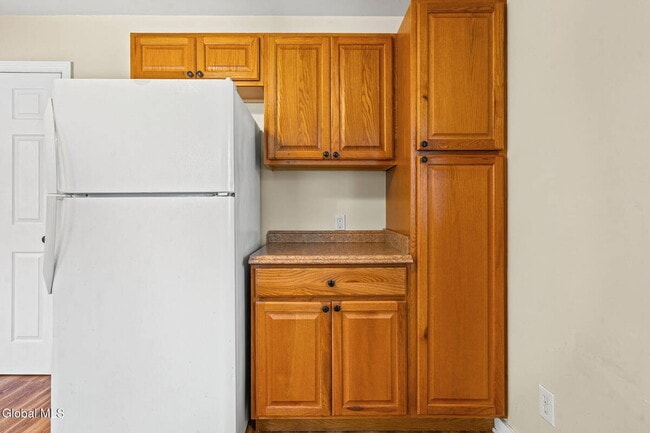 Building Photo - 165 S Pine Ave