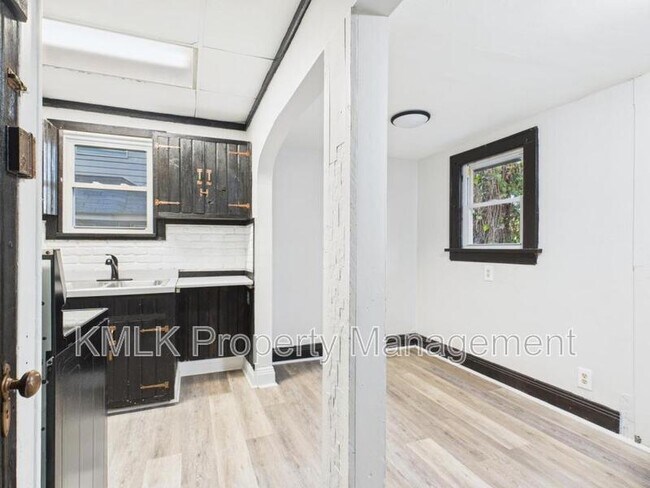 Building Photo - 973 Harrison Ave