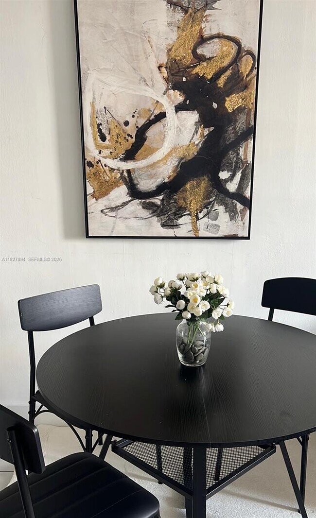 Building Photo - 13390 NE 7th Ave