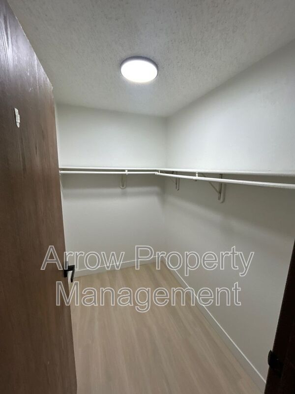 Building Photo - 203 E Arbor Ave