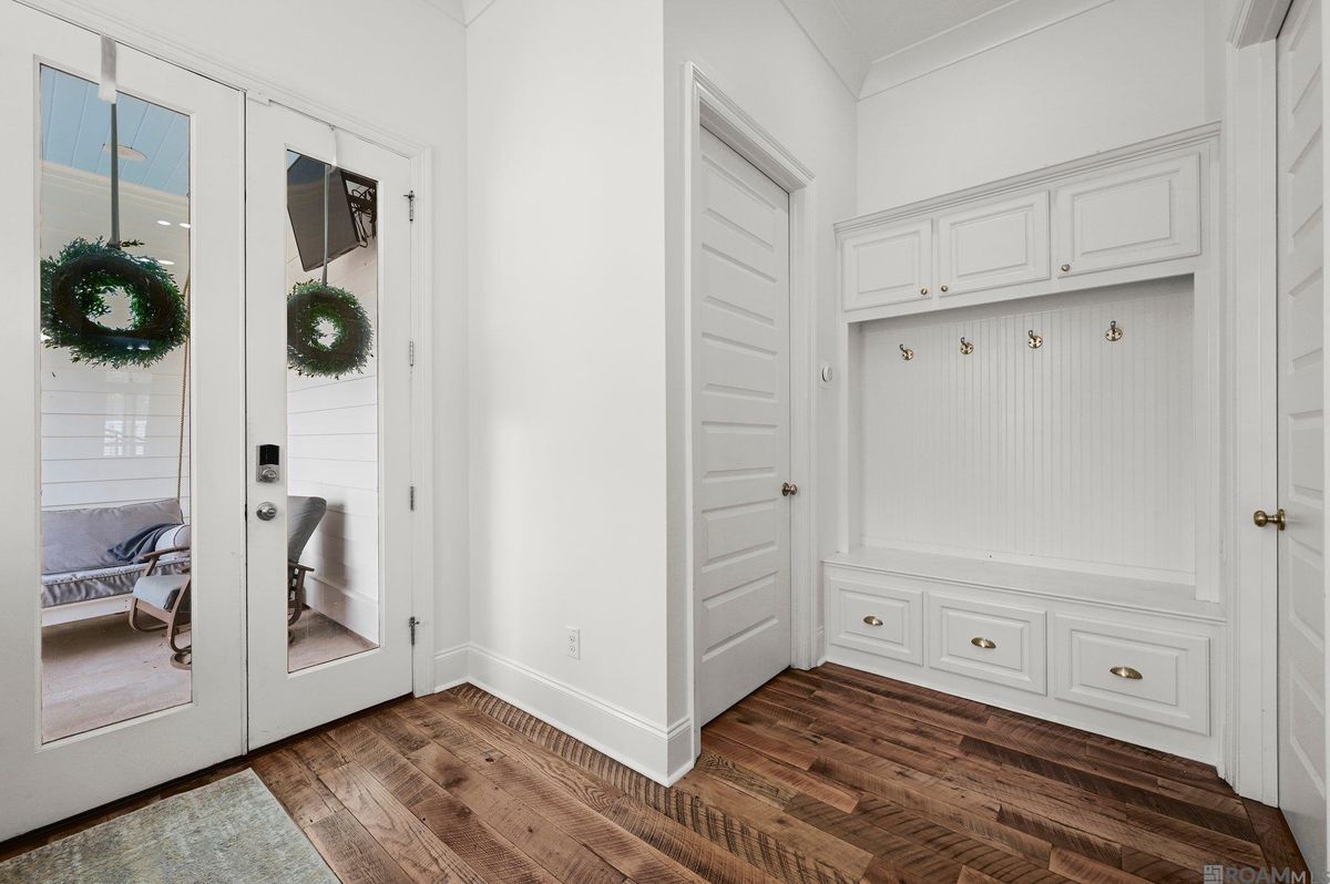 Building Photo - 2063 Rue Venelle Rue