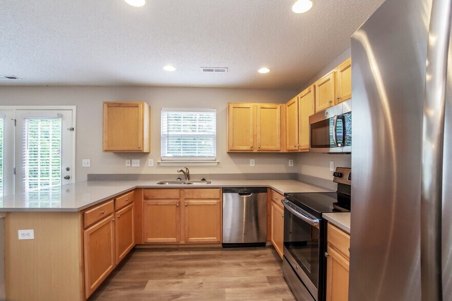 Building Photo - 4116 Everest Dr