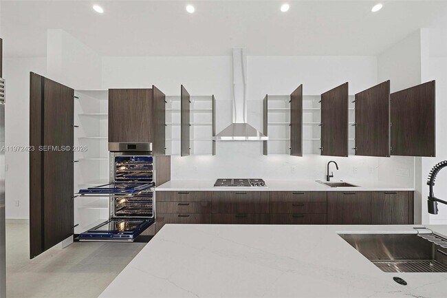 Building Photo - 5718 Ashwood Cir